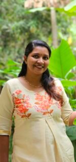 Floral Printed Tissue Slitted Onam Kurti - Image 2