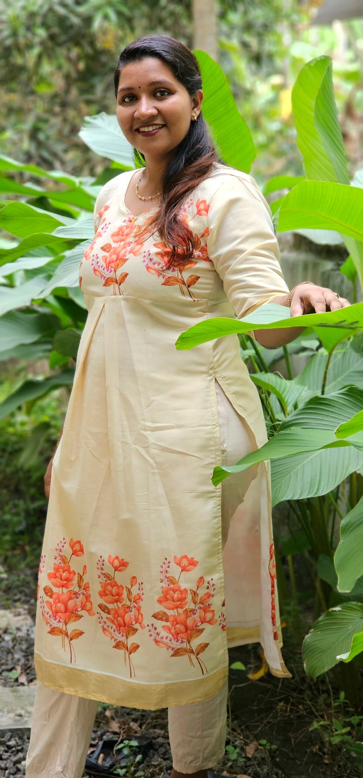 Floral Printed Tissue Slitted Onam Kurti (3) Floral Printed Tissue Slitted Onam Kurti - Image 1
